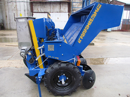 КАРТОФЕЛЕСАЖАЛКА НАВЕСНАЯ ЧЕТЫРЕХРЯДНАЯ КСМ-4Н