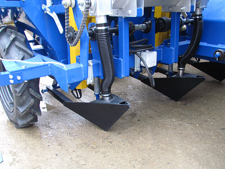 КАРТОФЕЛЕСАЖАЛКА НАВЕСНАЯ ЧЕТЫРЕХРЯДНАЯ КСМ-4Н